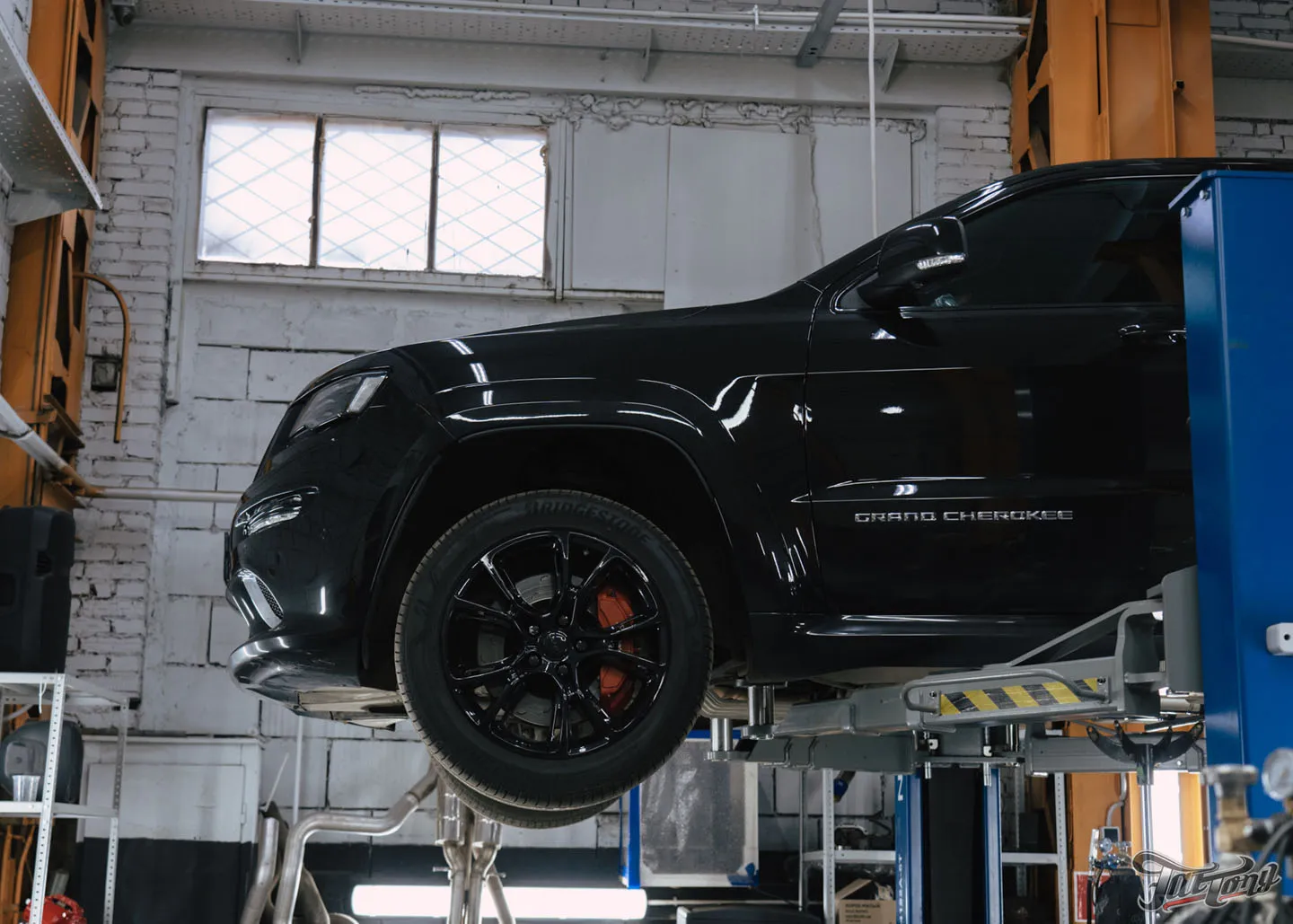 Заменили выхлопную систему Borla на Jeep Grand Cherokee SRT WK2